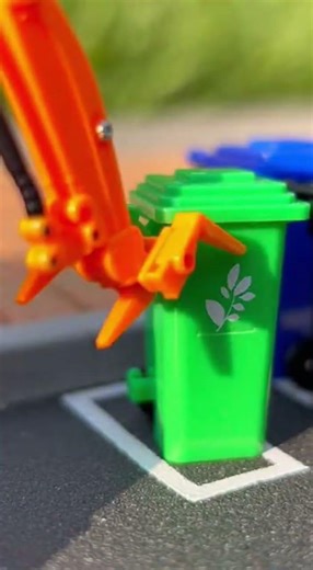 Miniature Garbage Truck Collects and Sorts Waste! ♻️🚛 #MiniatureGarbageTruck