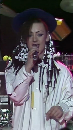 ‪@CultureClubOfficial‬ "Do you deal in black money" #cultureclub #boygeorge #tube