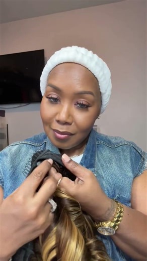 ‪@AshimaryHair‬ 14” Blonde Highlight Body Wave 6x4.5 HD Lace Wig | Beginner Friendly Glueless 💜