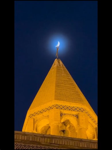 New Year’s Eve at Jolfa Church A Night of Light and Faith On New Year’s Eve, Jolfa Church glows with candlelight, prayers, and quiet joy. The sacred space becomes a meeting point of faith, hope, and renewal. It is a moment where tradition and spirituality welcome a new beginning. #JolfaChurch #NewYearInIran #CulturalDiversity شب سال نو در کلیسای جلفا، شبی از نور و ایمان در شب سال نو، کلیسای جلفا با نور شمع، دعا و شادی آرام می‌درخشد. این فضای مقدس به نقطه تلاقی ایمان، امید و تجدید حیات تبدیل می‌ش