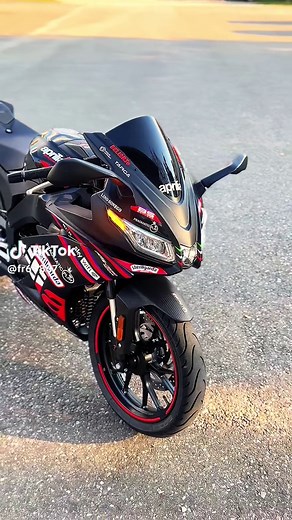 Aprilia RS 125 💨 Puissance et Style Moto