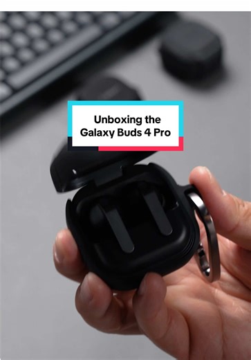 Unboxing the Samsung Galaxy Buds 4 Pro