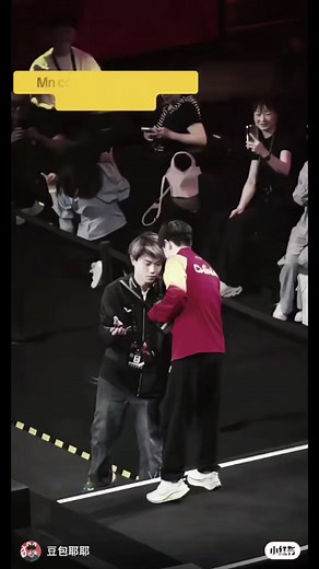 Shasha và những khoảnh khắc ngắm trai đáng yêu