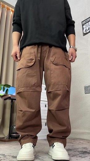 这条浅咖色的工装裤太炸了，百搭好看关键不撞衫#男生穿搭 #今天穿什么 #穿搭 #百搭裤子 #潮流穿搭