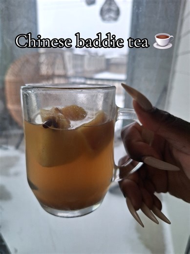 Day 1 of learning Chinese baddie ways!!! Thank you to my Chinese sister @sherry who taught me how to make apple tea for breakfast! I didn't have fresh ginger so I put ginger powder, cinnamon, and a sprinkle of brown sugar. IT IS SUPER YUMMY AND SOOTHING!!! This warm tea is perfect for this Texas winter storm!!! #chinesebaddie #chinesetok #beautyhacks #appletea #chinese