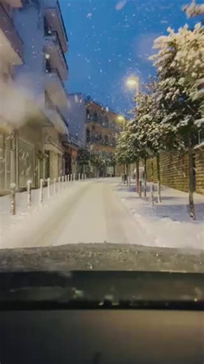 Στα λευκά το κέντρο του Καρπενησίου ❄️ #snow #xioni #karpenisi #xionodromika #winteringreece