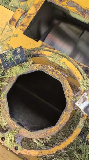 DO NOT DO THIS! 😱 Clearing a CLOGGED Chipper While Running!