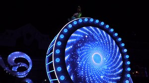 加州迪士尼花车巡游60周年| Paint the Night parade debut at Disneyland for 60th anniversary
