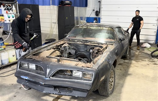 1977 Pontiac Trans Am Is a Rust Bucket, Looks Like Fred Flinstone's Car, but It's a Bandit