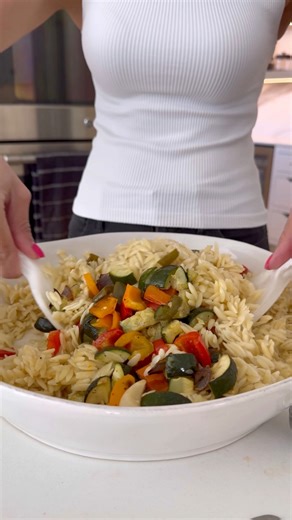 This roasted veggie pasta salad is pretty delicious! #salad #fooddolls | Food Dolls