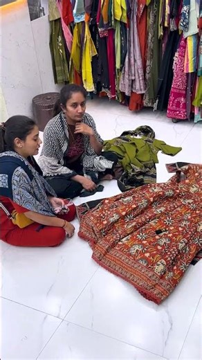 Madhav Textiles is a fusion of excellence and tradition. Enhance your beauty with sarees and kurtis.