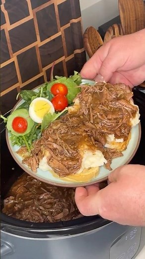 Crock Pot Beef Manhattan #recipe #easyrecipe #cooking #food #beefrecipe