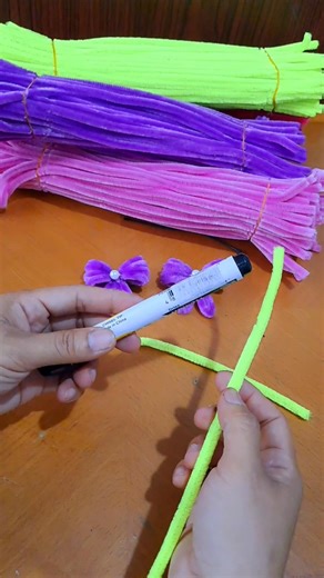 85K views · 1K reactions | Ribbon hair clip tutorial ❣️ #tutorial #fuzzywire #crafts #pipecleanerflowers #diy | Margie M. Cending | Facebook