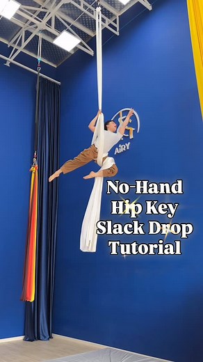 Khoa Lam | Aerial Silks Performer & Instructor 🧚🏻‍♂️ on Instagram: "🎪 Aerial Silks Tutorial (Advanced) ✨ No-Hand Hip Key Slack Drop ✨ Ready to take your hip key slack drop to the next level? Here’s how to fly safely and smoothly 👇 ✅ The more tail you gather to hold the pole, the bigger the drop. Start small first to get used to the slack before going for the full height. ✅ Wrap your bent leg at least three times above the knee (around the thigh) for a secure lock. ✅ Keep your free leg long a