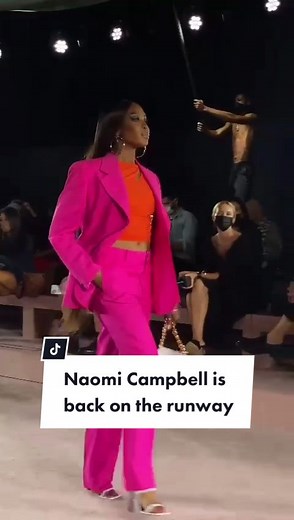 Naomi Campbell Returns to the Runway for Versace SS 2022 Show