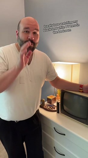 Vintage CRT TV with Crackle Noise Issue