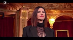 Grazie a Laura Pausini per l’emozionante performance di ‘Io Sì (Seen)’ dal Teatro dell’Opera di Roma che ha aperto e illuminato la cerimonia dei David di Donatello. ✨ "Le luci, il sipario, il teatro dell’Opera, l’Italia. Grazie Premi David di Donatello è sempre un’emozione tornare a casa." #LauraPausini #IoSi #IoSiSeen #TheLifeAhead #David66 #David2021 | Warner Music Italy