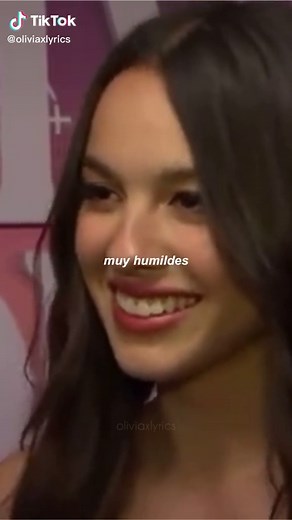 Olivia en el estreno de su nueva película 💜 #oliviarodrigo #driverslicense #drivinghome2u #disneyplus #sourfilm