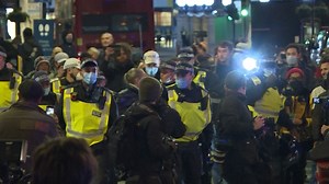 Video. Police arrest protesters at London's Million Mask March