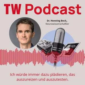 Henning Beck ist Neurowissenschaftler und kennt sich aus mit den Mechanismen im menschlichen Gehirn. Bis Ende 2013 hat er Start-ups in Kalifornien dabei beraten, wie sie die Tricks des Gehirns nutzen können, um erfolgreicher zu sein. Er weiß genau, was beim Shopping im Kopf der Kunden passiert und wie sich Unternehmen das zunutze machen können. Neben dem menschlichen Gehirn beschäftigt er sich auch mit den Fähigkeiten der KI. Im Gespräch mit TW-Redakteurin Charlotte Schnitzspahn verrät er, wobei