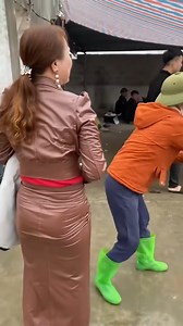 Chị gá/i đi ăn cưới có bỏ ít đ/ồ mang về mà chủ nhà cứ làm quá nhỉ ! | Kim Thoa