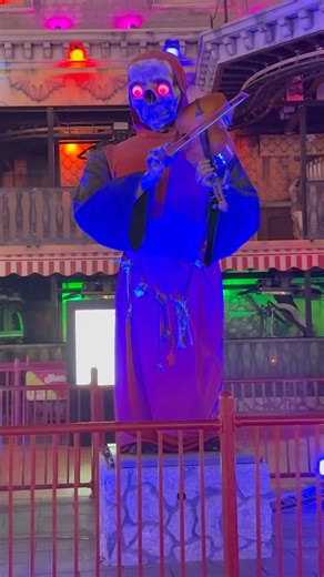 Skeleton Playing Piano… Unreal Footage🙀..