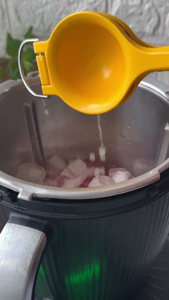 The best cocktail for summer! 🍹 Frozen Sarti Spritz in just 25 seconds | Thermomix® recipe