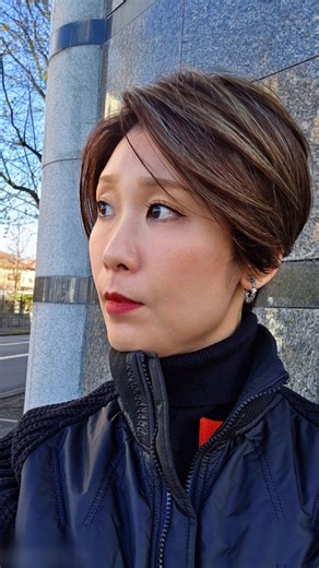 🇳 🇦 🇴の高見え色合せcoordinate on Instagram: "いつも見てくださりありがとうございます😊 ・ 美容室で大好きなショートヘアーに♥️ ・ ハイライトカラーを復活させ、いつも以上に短く短く…💇‍♀️ ・ 朝のヘアセットがラクになり、何より乾くのが速い👏 ・ やっぱり美容室に行くと気分が上がりますよね～🤭 ・ なんてことないpostですが最後までご覧頂きありがとうございました🤍 ・ もし宜しければ過去のコーデpostも宜しくお願いします☺💕 --------------------------------------- #newhair #美容室 #ハイライトカラー #ショートヘア女子 #ショートヘアコーデ"