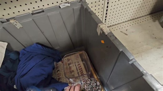 July 4th thrifting adventure at the Goodwill bins #goodwillbins #goodwilloutlet #goodwillfinds | Julie's Designs & Signs