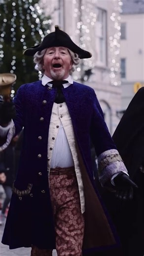 Plan your magical weekend away at Armagh Georgian Festival 📜✨ From 27th to 30th November, celebrate the start of the festive season in the beautiful Georgian city of Armagh, Northern Ireland! Just 60 minutes from Belfast and 90 minutes from Dublin, it’s the perfect festive escape. Experience carriage rides, walking tours, live music, street performers, artisan markets, and a stunning lightshow. Fly direct from major UK cities to Belfast and kick off the season in style with special accommodatio