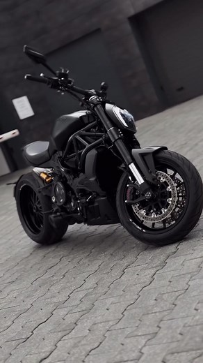 Explora la potencia de la Ducati Diavel 1260