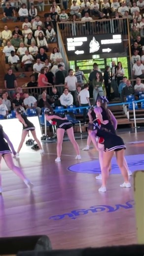 Halbzeitshow von CTH Cheerleader SV Onolzheim beim 1 Spiel in den Play Off Viertelfinale