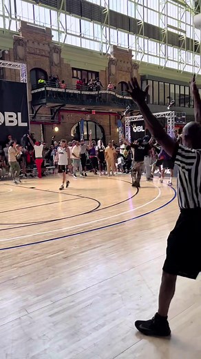 He really did that to win it all!! Moving on to Vegas and taking home $10k!! #winner #obl #hoops #wow #tmac @leaky_roof