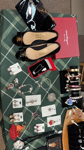 In preparation for Valentine’s Day, our gift idea table is well-stocked, as well as all our other fine jewelry cases. It’s also a great time to SELL your Valentine-themed clothing and accessories! Bring them by 10 am - 5 pm Tuesday-Saturday at 213 Southgate Shopping Center in Culpeper, VA and while you’re here check out what we have to offer for your special someone. ❤️ #PersimmonofCulpeper #Fashion #CulpeperVA #ClassicFashion #SmallBusiness #LocalBusiness #WomenOwnedBusiness #Consignment #Style