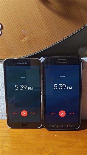 Samsung Galaxy S5 vs S5 Active alarm! #shorts