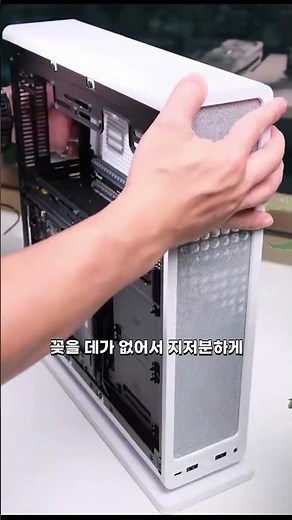 The Perfect Aesthetic Mini PC Case for Your Living Room!