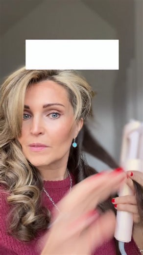 Mel~ 𝐻𝒶𝒾𝓇𝓈𝓉𝓎𝓁𝑒𝓈 & 𝑀𝒶𝓀𝑒𝓊𝓅 on Instagram: "I LOVE this tool!! 💕. It’s so easy to use and the curls last FOREVER! It’s the perfect tool for someone learning how to curl their hair, someone who has a hard time using a curling, iron or wand, or anyone looking for a great tool that’s easy to use. Also, this is a great look for Christmas or New Year’s 🥂 Comment “tool” and I’ll send you the link 🛍️ FOLLOW ME for more hairstyle tips and tricks!! #hairtutorial #reelsbeauty #beautyover40