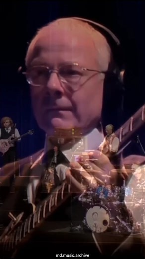 Md Nik Music on Instagram‎: "King Crimson - Starless [Live in Takamatsu, Japan] (2015) @md.music.archive (دیسکوگرافی و مجموعۀ کامل کنسرت‌های گروه کینگ کریمسون به صورت DVD در فروشگاه موجود می باشد برای سفارش به دایرکت مراجعه نمایید) #KingCrimson #KibgCrimsonBand #RobertFripp #TonyLevin #ProgressiveRock"‎