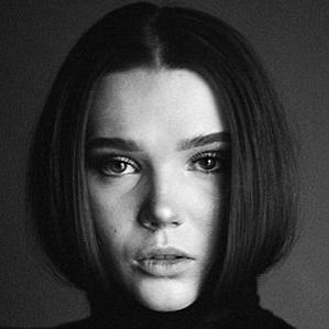 Paris Warner – Age, Bio, Personal Life, Family & Stats | CelebsAges