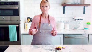 Learn how to pipe radiant buttercream sunflowers on cakes and cupcakes for a fun blooming treat! These cheery edible flowers will make for a lovely addition to any celebration! Find the written instructions here: http://ow.ly/r59r50ywJfT | Wilton Cake Decorating