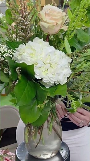 Flower Design is something that I can teach YOU how to do! #flowers #flowertips #flowerschool