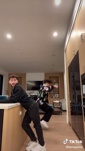 LARRAY (@larrayeeee)’s video of larray getting jumped by 2 people