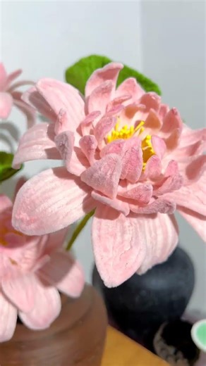 Innovative Double Lotus Design with Twist Stick - Guest List Display Guide