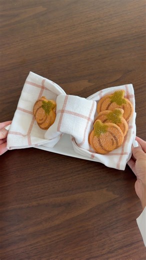 Kitchen Towel Bow Basket 🍂🎃 #napkinfold #napkinfolding #diy