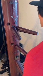 Can you do this 6-step wooden dummy combination smoothly without getting it twisted? Precision. Structure. Flow. Timing. 🔥 This is your LAST DAY to get my FREE JKD Starter Kit E-Book bonuses: ✅ 2 Bonus Training Videos (JKD basics, Wing Chun basics, Wooden Dummy Set 1) ✅ 6-Week Daily Workout Plan ✅ JKD Practitioner Blueprint Everything you need to start training the right way. 💥 Comment “2026”now before it’s gone ⏳ Watch my story for the real-time countdown Don’t miss it. #JeetKuneDo #WingChun 