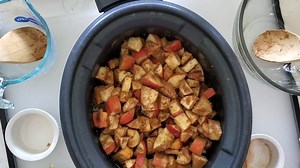 Easy chunky Crockpot Apple Butter Recipe! The slow cooker does all the work and you get a delicious apple butter perfect for toast, pancakes, or anything you want delicious cinnamon apple butter on. https://www.tammileetips.com/crock-pot-chunky-apple-butter-recipe/ | Tammilee Tips