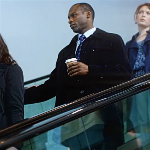 A man touched the escalator… and his body spontaneously combusted the next second 🌡️😱Crazy movie, y’all need to check it out 🍿🎬