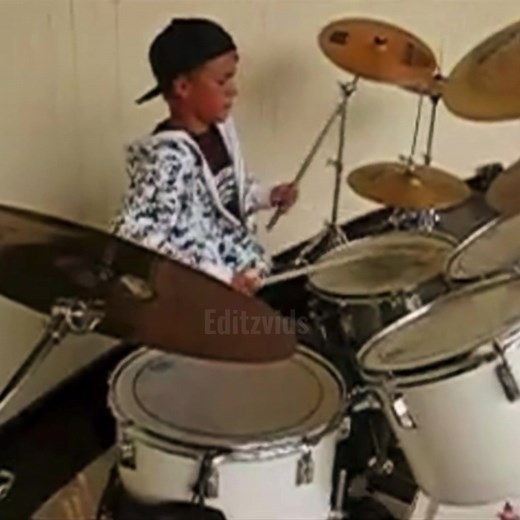 Drummer boy 🥁👦🏻 #justinbieber #justindrewbieber #justinbieberfan #bieber #bieberfever #belieber #drummerboy #neversaynevermovie #foryou #foryoupage #fyp #viral #editzvids