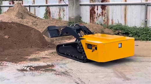 The new remote control skid loader (control distance 150 meters), lead-acid/lithium battery power, anti-static explosion, the fuselage height is only 60CM, can be turned 360 degrees on the spot, and can be used for 4-6 hours after fully charged. It is suitable for mines, pipeline cleaning, power plants and narrow construction sites. Hurry up and contact me to place an order. #loader #skidsteerloader #constructionmachinery #construction #Remotecontrolledloader #AluminumHeat #Narrowloader #narrows