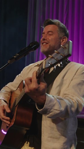 A peek into Seb's Soundcheck.